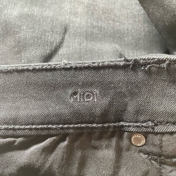 American Eagle Midi Next Level Stretch Button Black Jean Shorts - Size 8 - Picture 4 of 6
